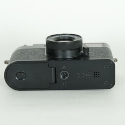 FUJIFILM X half X-HF1