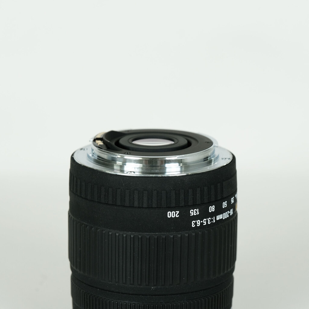 SIGMA 18-200mm F3.5-6.3 DC [キヤノンEF用]