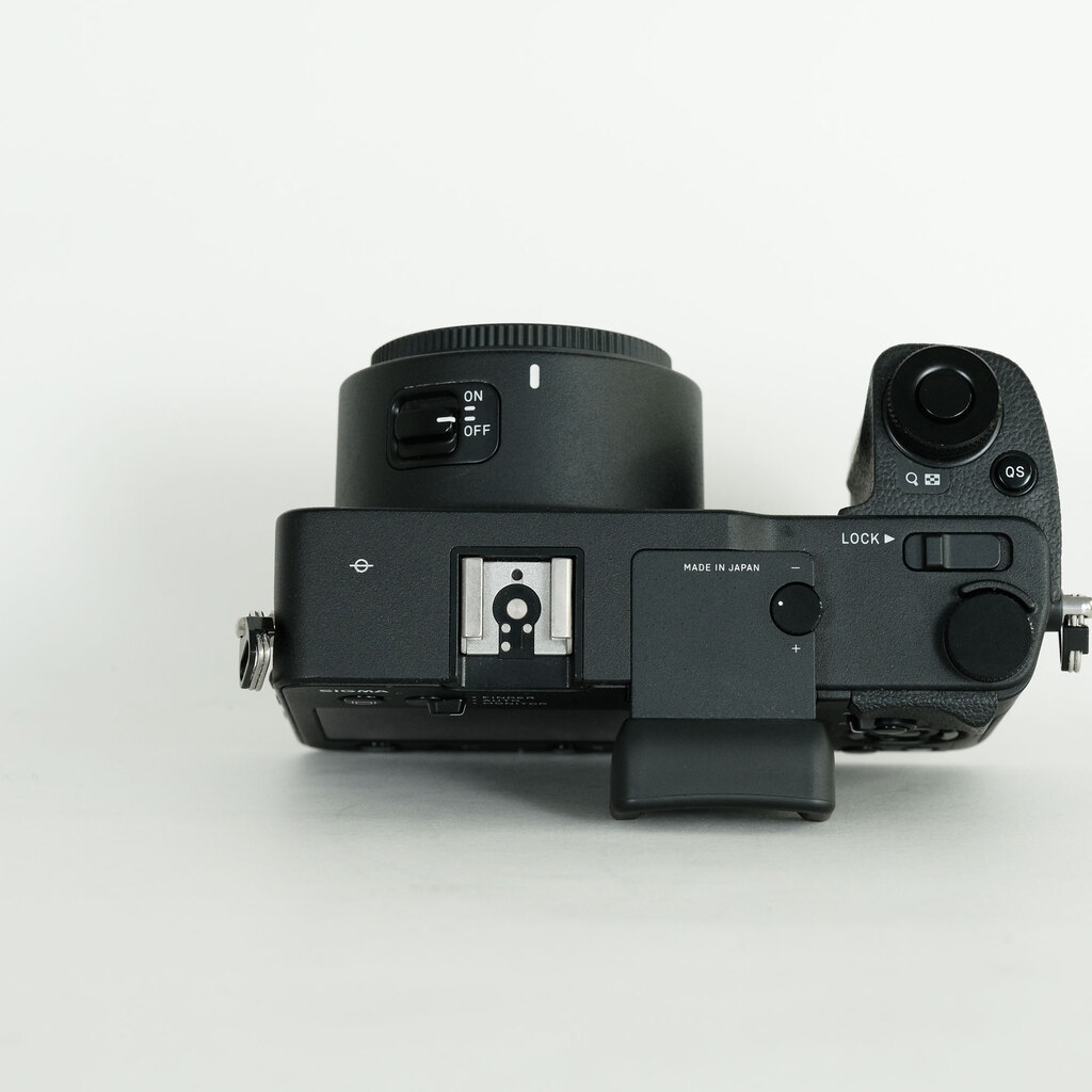 SIGMA sd Quattro & Art 30mm F1.4 DC HSM レンズキット