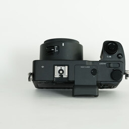 SIGMA sd Quattro & Art 30mm F1.4 DC HSM レンズキット