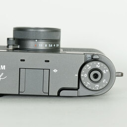 FUJIFILM X half X-HF1