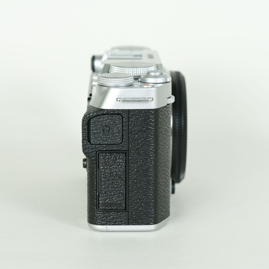 FUJIFILM X-M5