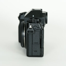 FUJIFILM X-S20