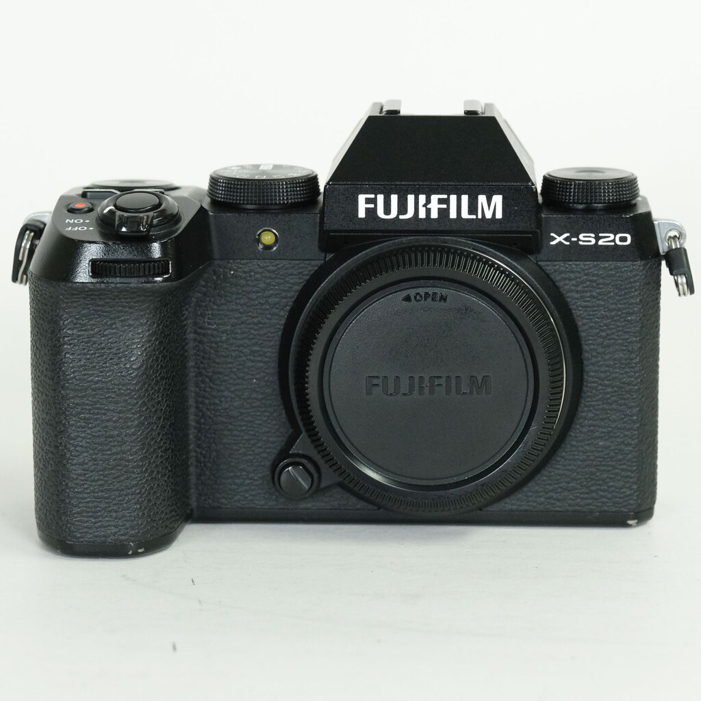 FUJIFILM X-S20