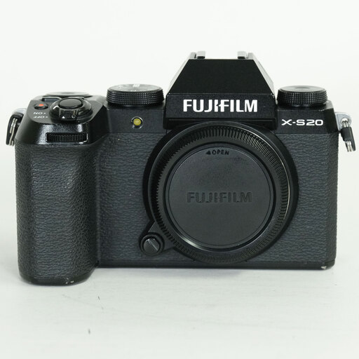 FUJIFILM X-S20