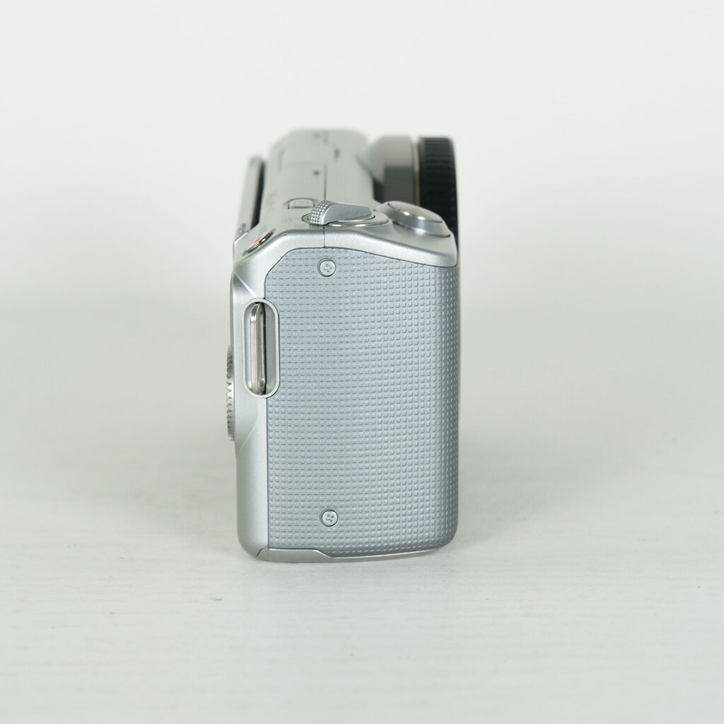 SONY α NEX-5N ボディ シルバーの出品 | ONE SCENE（ワンシーン）