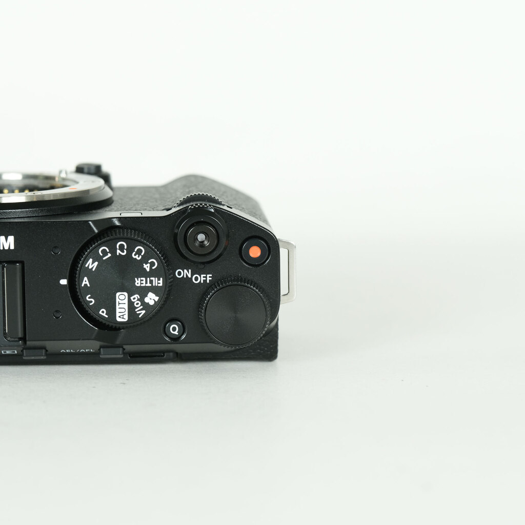 FUJIFILM X-M5
