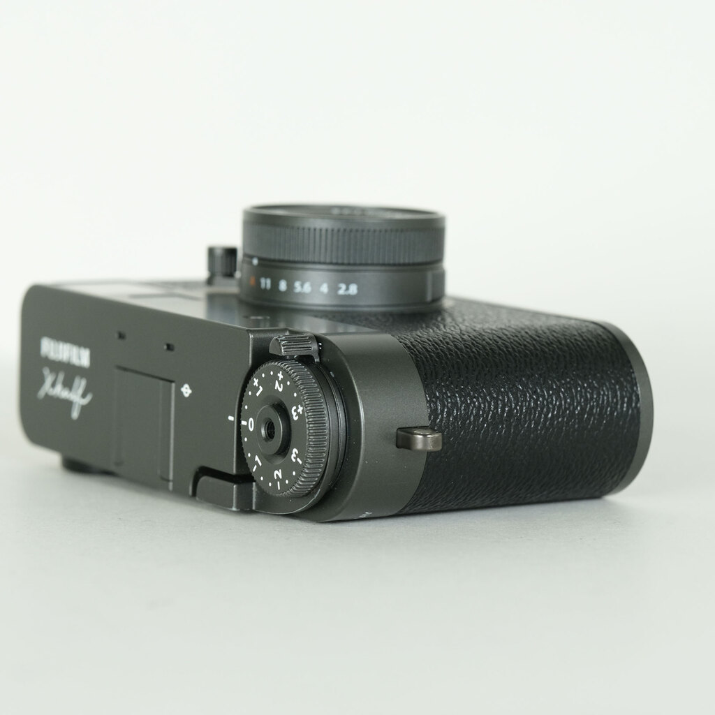 FUJIFILM X half X-HF1