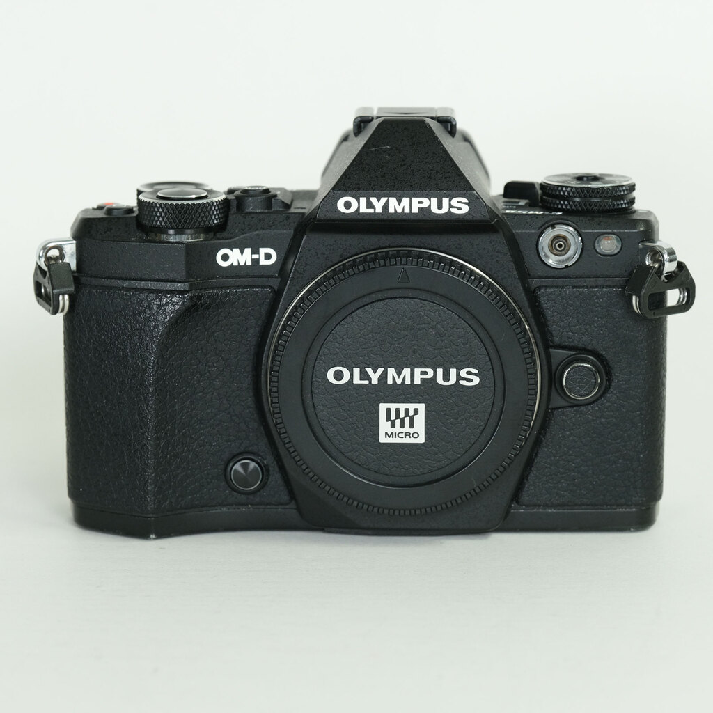 OLYMPUS OM-D E-M5 Mark II