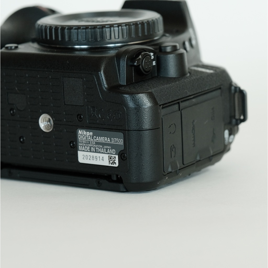 Nikon D7500の出品 | ONE SCENE（ワンシーン）