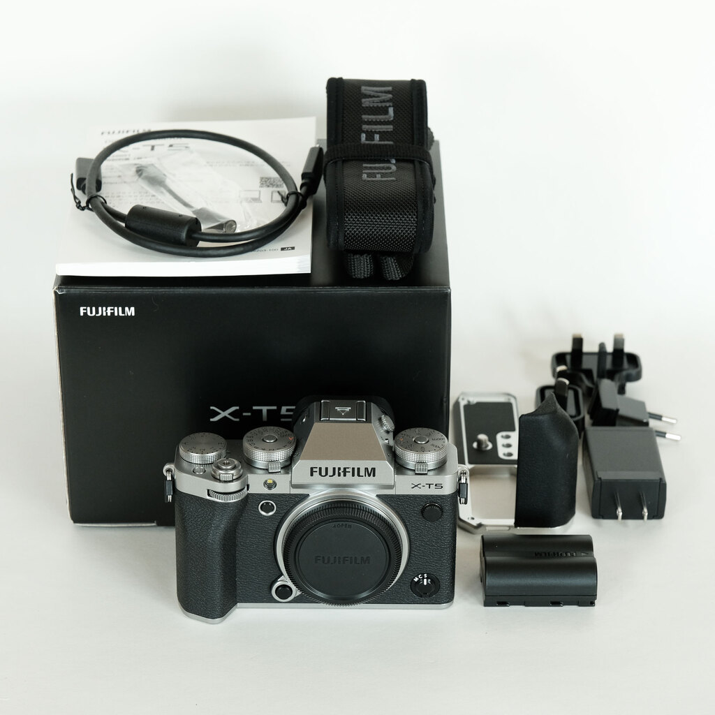 FUJIFILM X-T5の出品 | ONE SCENE（ワンシーン）