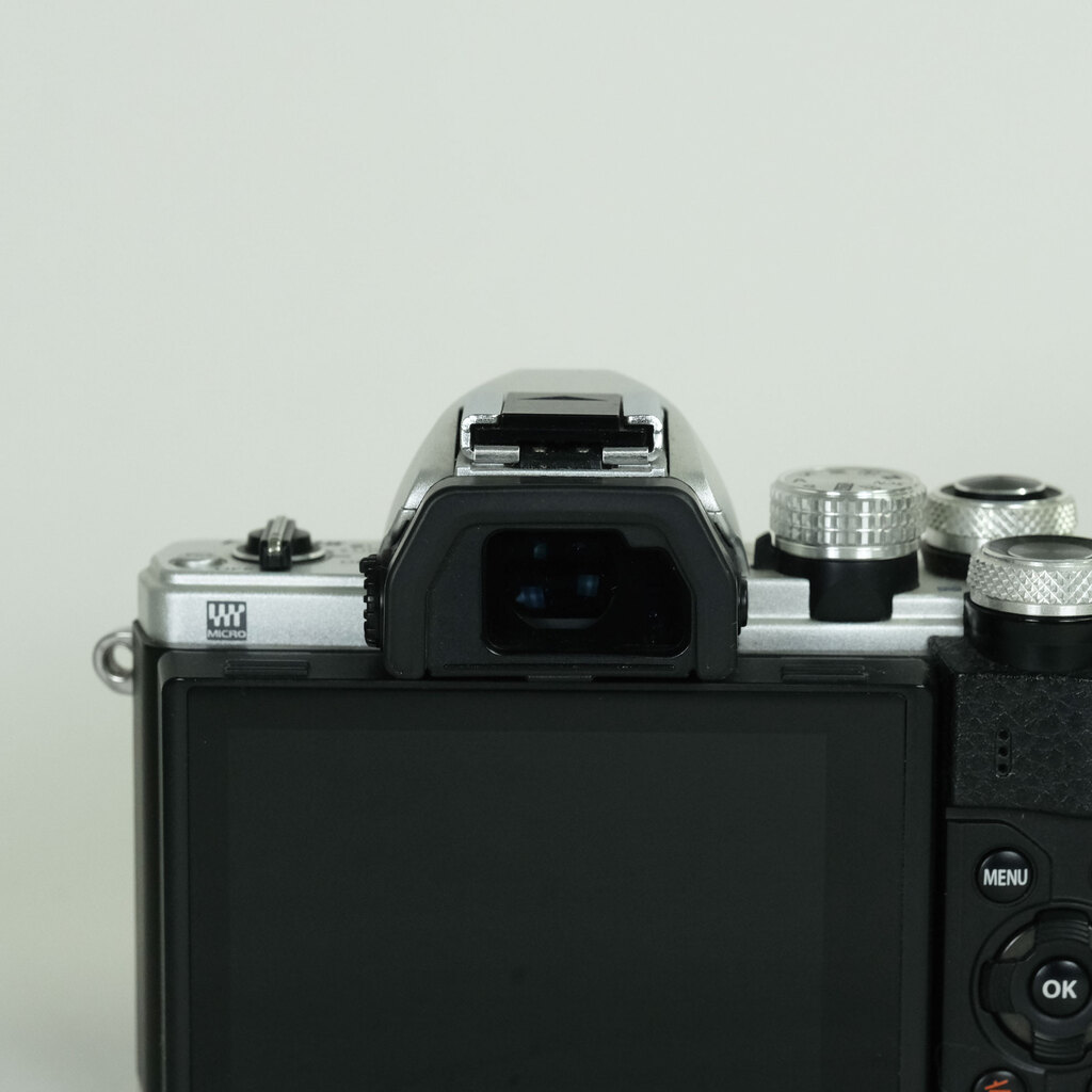 OLYMPUS OM-D E-M10 Mark II