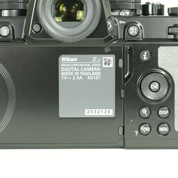 Nikon Z f プレミアムエクステリア張替済み