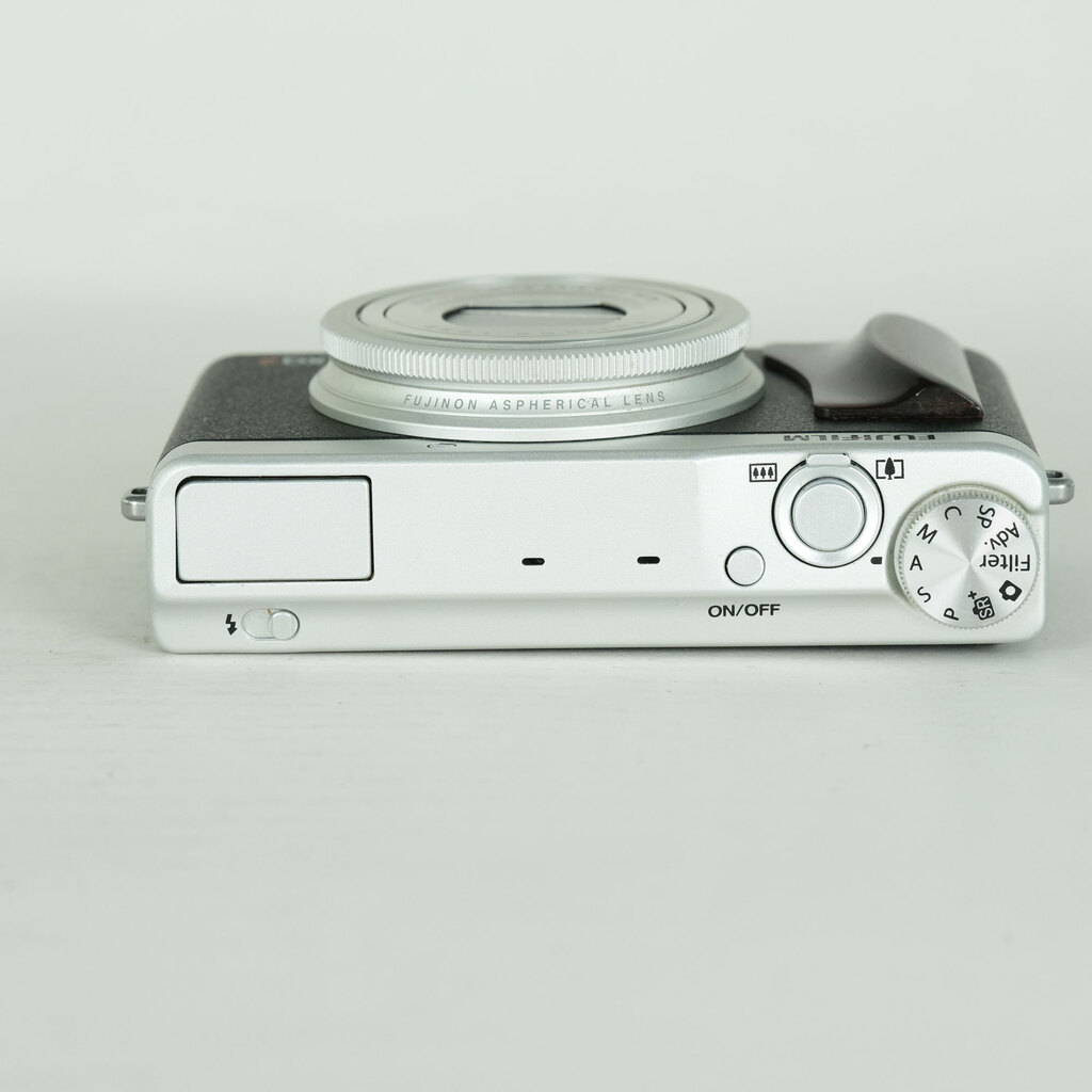 FUJIFILM XQ2 シルバーの出品 | ONE SCENE（ワンシーン）