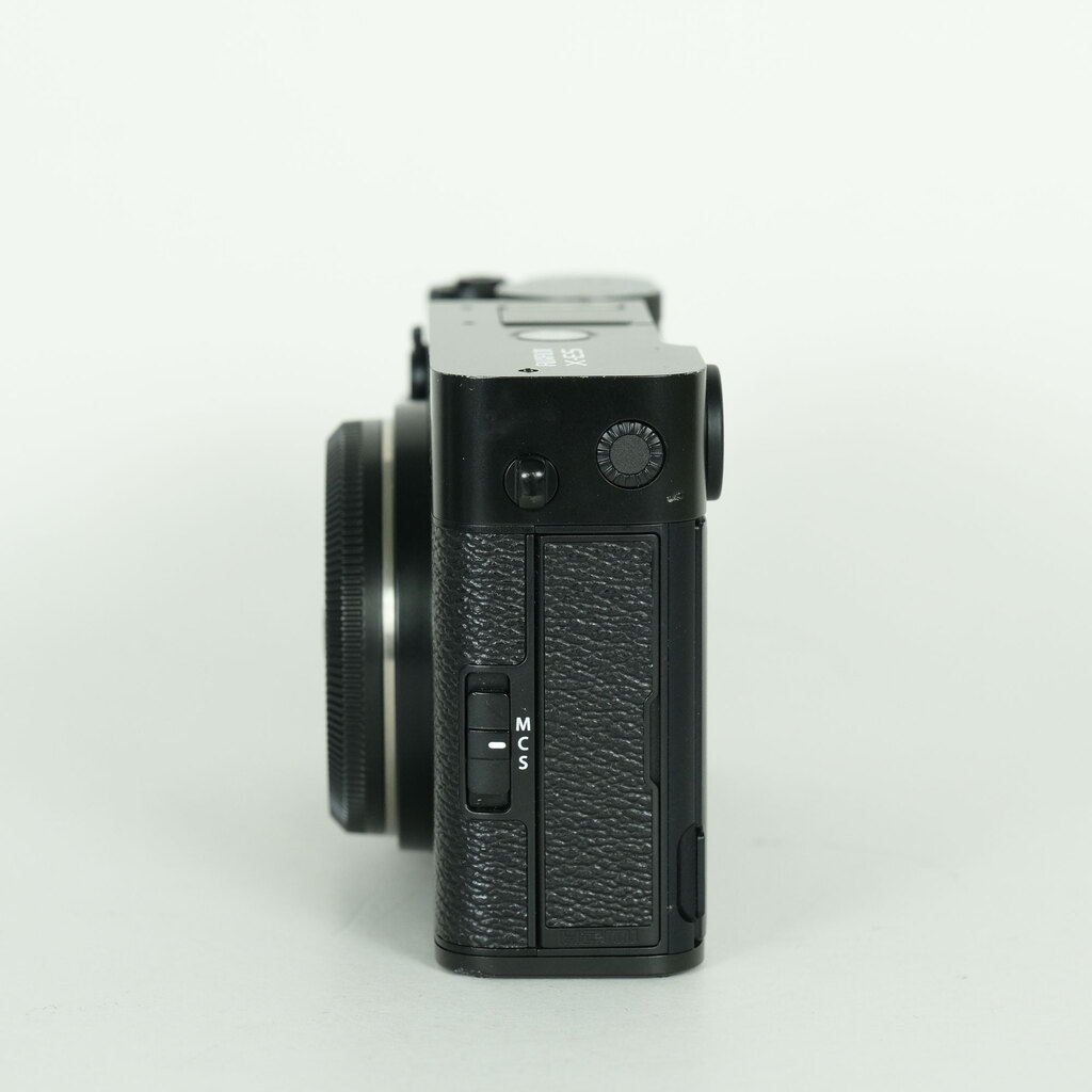 FUJIFILM X-E5
