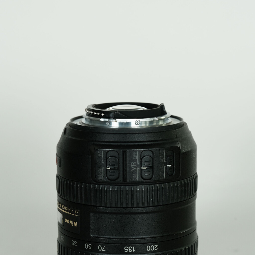 Nikon AF-S DX VR Zoom-Nikkor 18-200mm F3.5-5.6G IF-ED