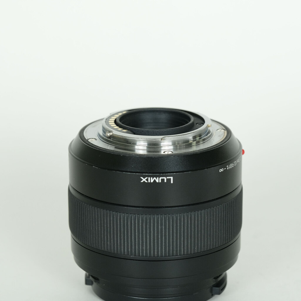 Panasonic LEICA DG SUMMILUX 25mm/F1.4 II ASPH. Panasonic LEICA DG SUMMILUX 25mm/F1.4 II ASPH.
