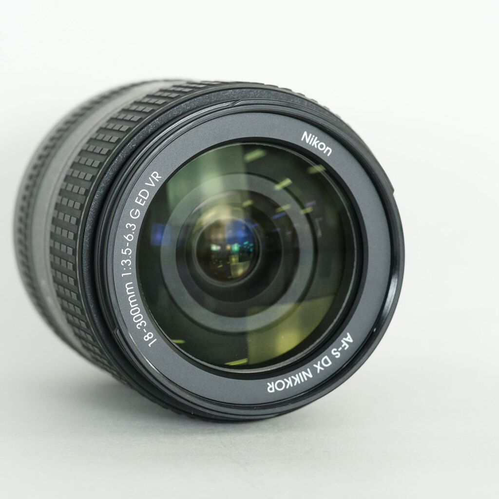Nikon AF-S DX NIKKOR 18-300mm f/3.5-6.3G ED VR