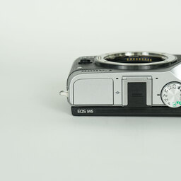 Canon EOS M6