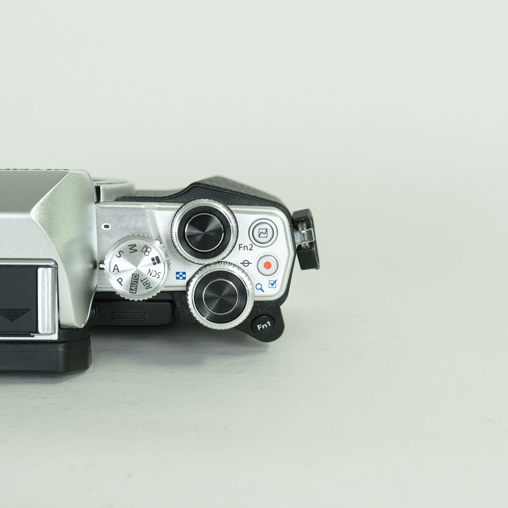 OLYMPUS OM-D E-M10 Mark II