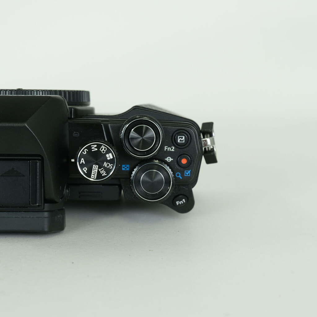 OLYMPUS OM-D E-M10 Mark II