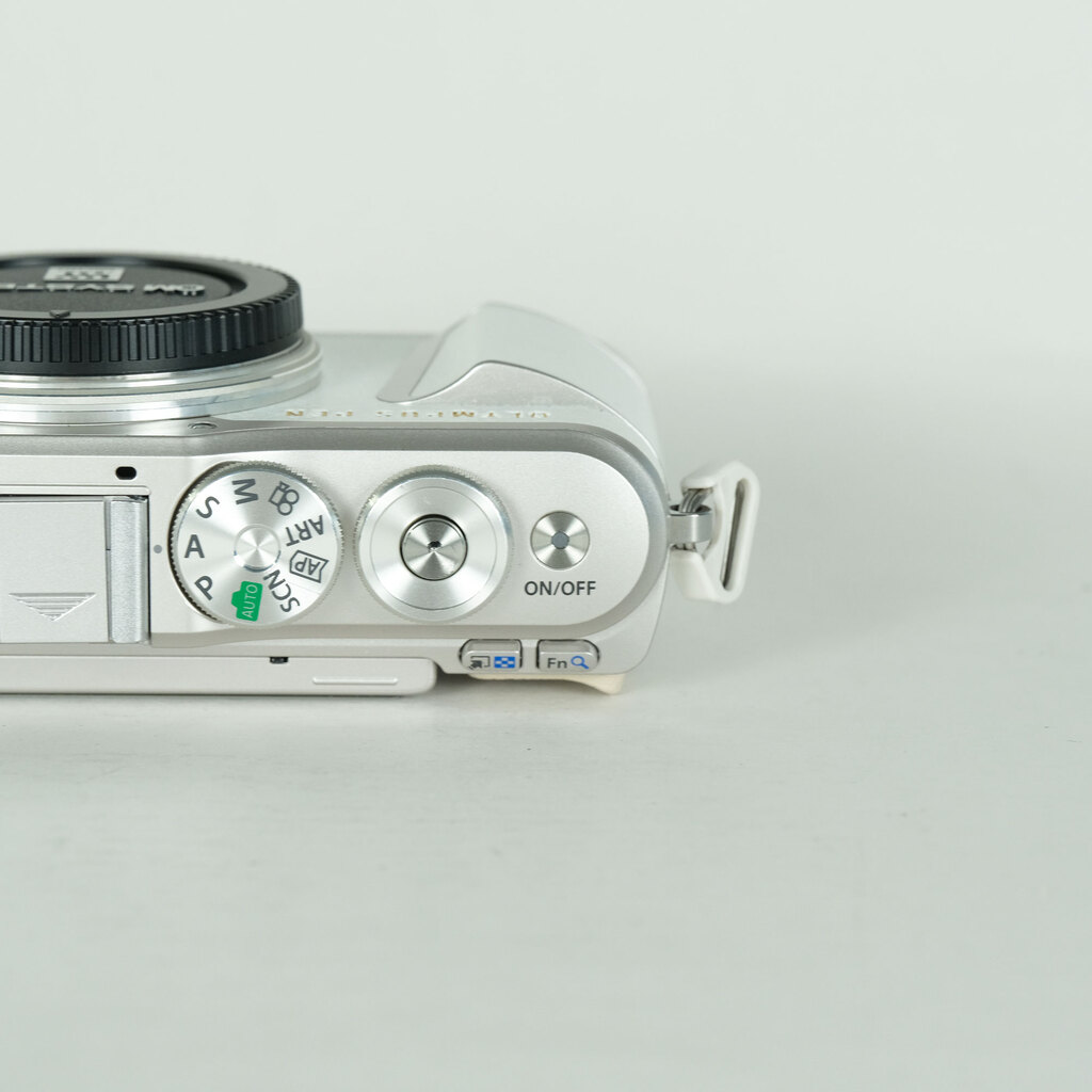 OLYMPUS PEN E-PL9
