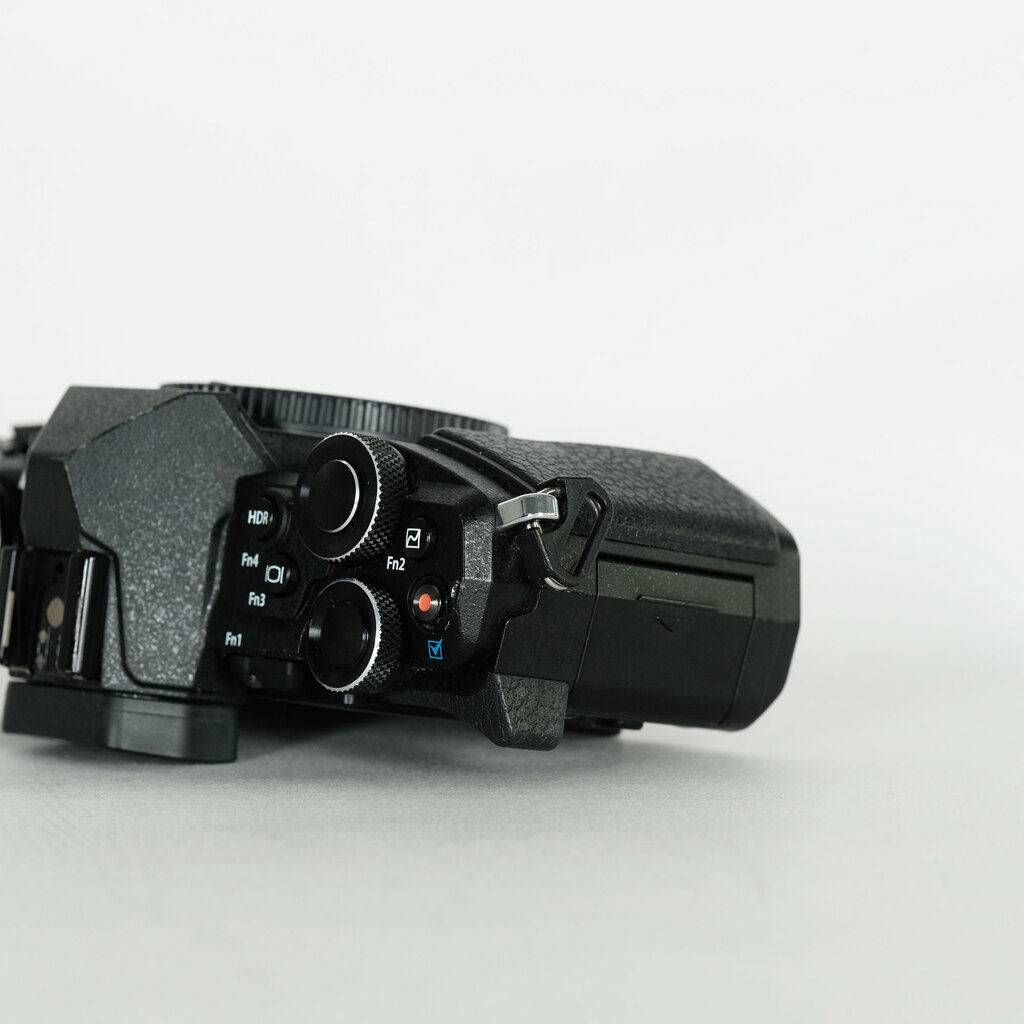 OLYMPUS OM-D E-M5 Mark II