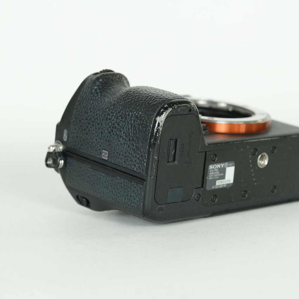 SONY α7 III(ILCE-7M3) SONY α7 III(ILCE-7M3)