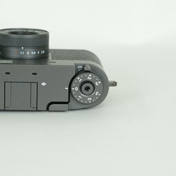 FUJIFILM X half X-HF1