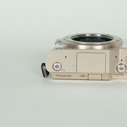 Panasonic LUMIX DC-GF90 ボディ ホワイト