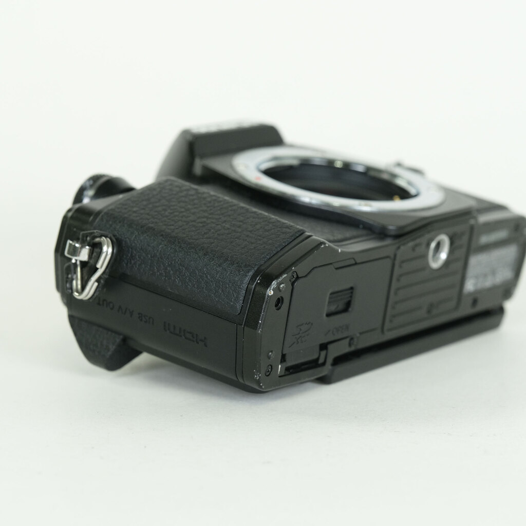 OLYMPUS OM-D E-M10 Mark II OLYMPUS OM-D E-M10 Mark II