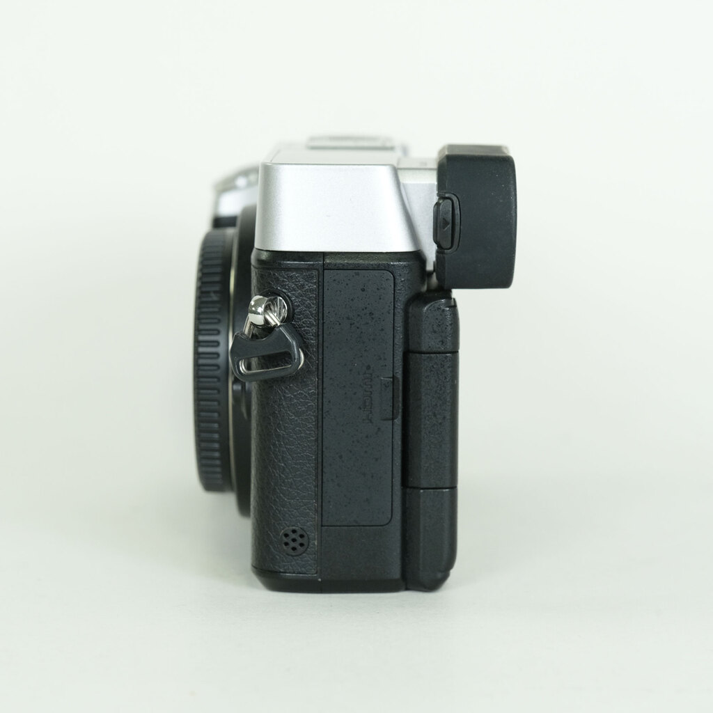 Panasonic LUMIX DMC-GX8 ボディ シルバー