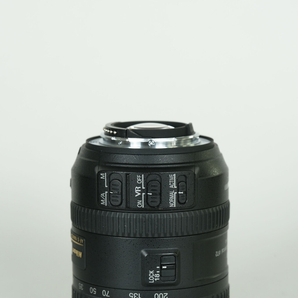 Nikon AF-S DX NIKKOR 18-200mm F3.5-5.6G ED VR II