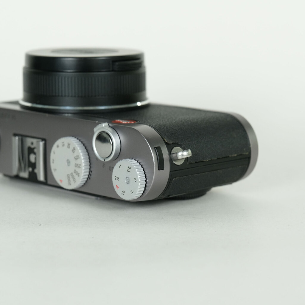 LEICA X1 スチールグレーの出品 | ONE SCENE（ワンシーン）