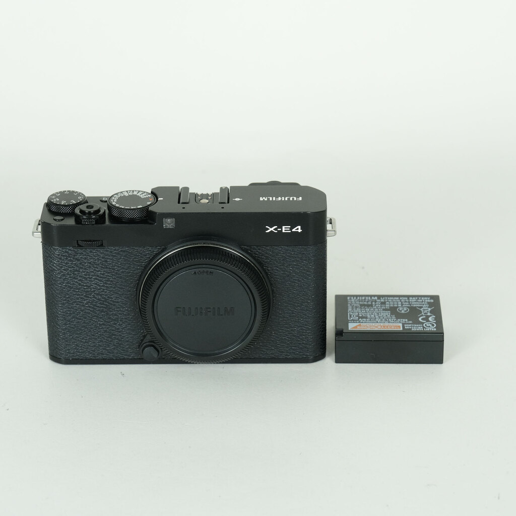 FUJIFILM X-E4 ブラック　ボディ・外箱・説明書他・予備バッテリー付き FUJIFILM X-E4の出品 | ONE SCENE（ワンシーン）