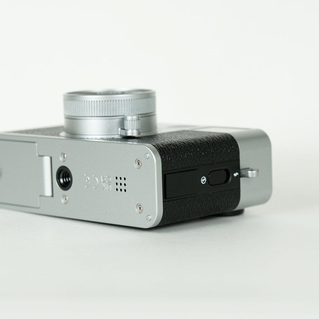 FUJIFILM X half X-HF1