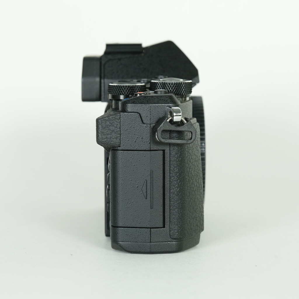 OLYMPUS OM-D E-M5 Mark II