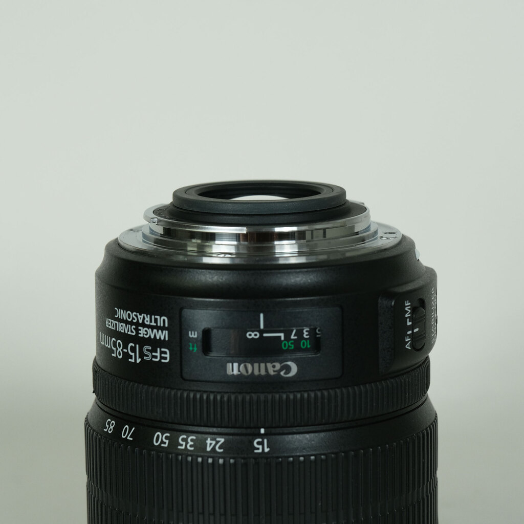Canon EF-S15-85mm F3.5-5.6 IS USM