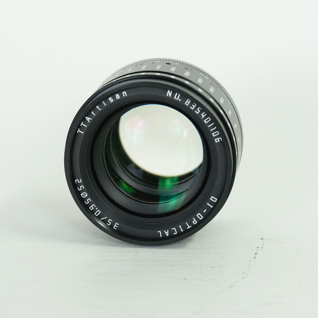 銘匠光学 TTArtisan 35mm F0.95 C (フジフイルムX用) ブラック×シルバー