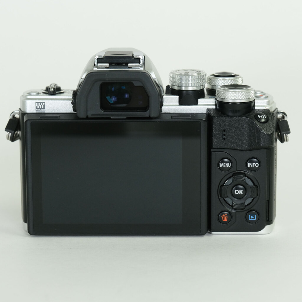 OLYMPUS OM-D E-M10 Mark II