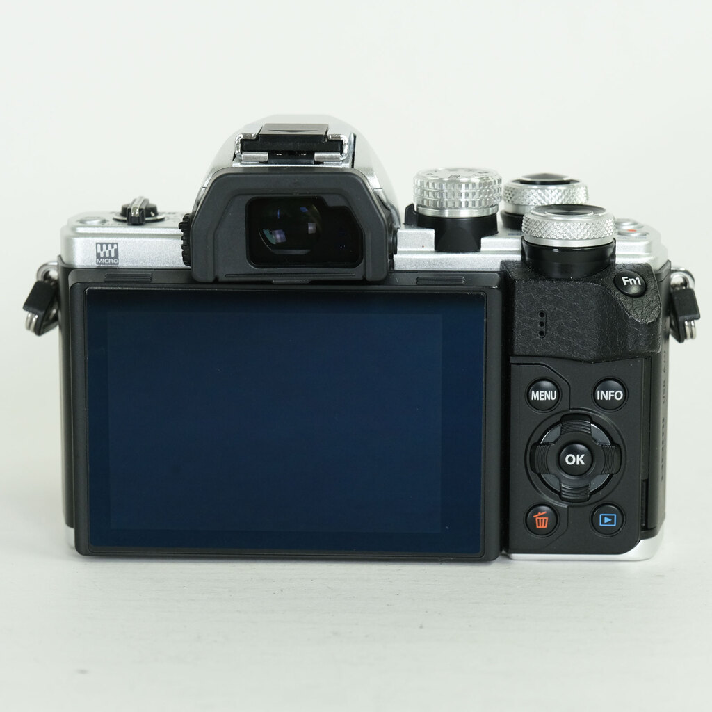 OLYMPUS OM-D E-M10 Mark II