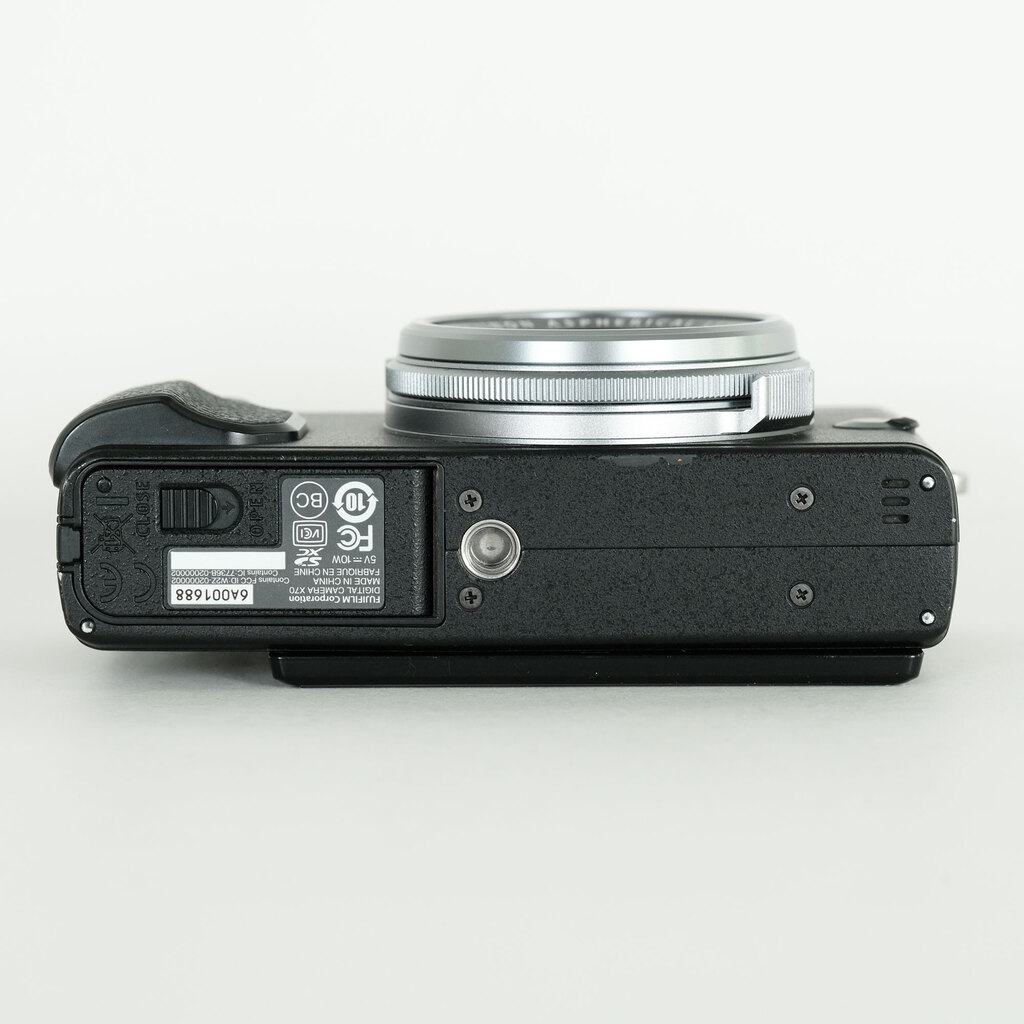 FUJIFILM X70 シルバー