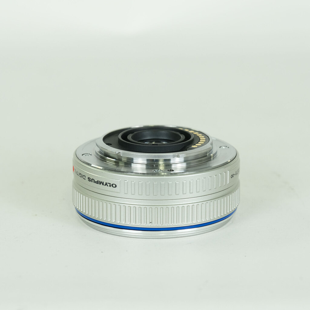 OLYMPUS M.ZUIKO DIGITAL 17mm F2.8 シルバー