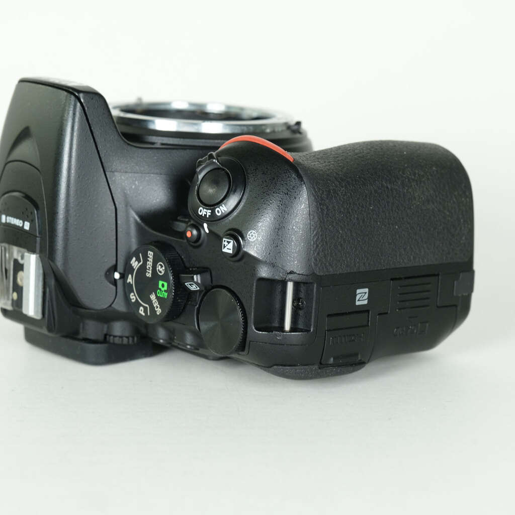 Nikon D5600の出品 | ONE SCENE（ワンシーン）