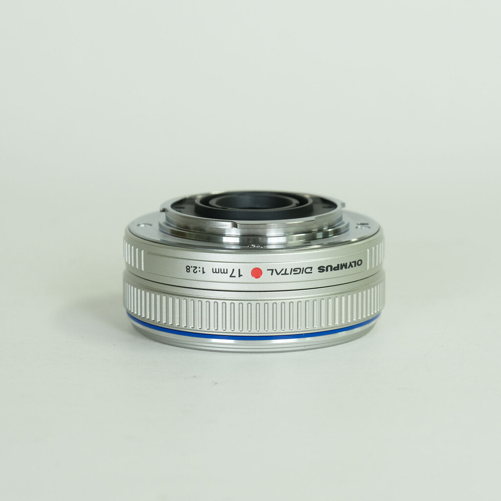 OLYMPUS M.ZUIKO DIGITAL 17mm F2.8 シルバー