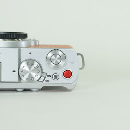 Panasonic LUMIX DC-S9 Panasonic LUMIX DC-S9