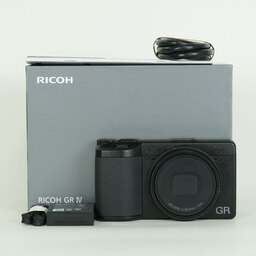 RICOH GR IV