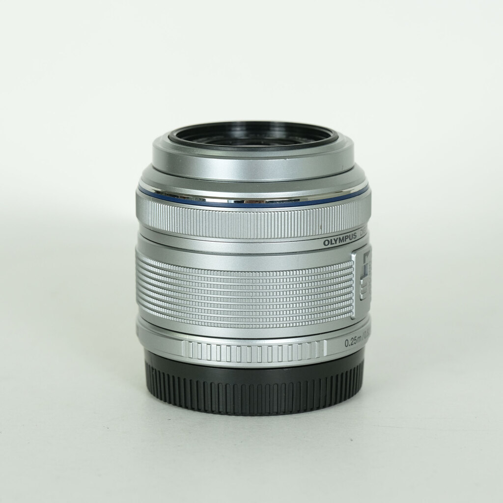 OLYMPUS M.ZUIKO DIGITAL 14-42mm F3.5-5.6IIR シルバー