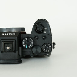 SONY α7RIV ボディ ILCE-7RM4A   【後期モデル 液晶下部にSONYロゴなし】