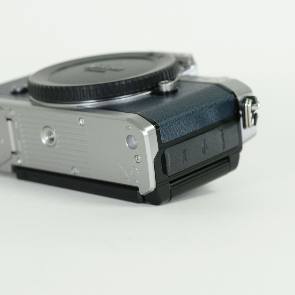 Nikon Z fc ボディ シルバー プレミアムエクステリア張替済み